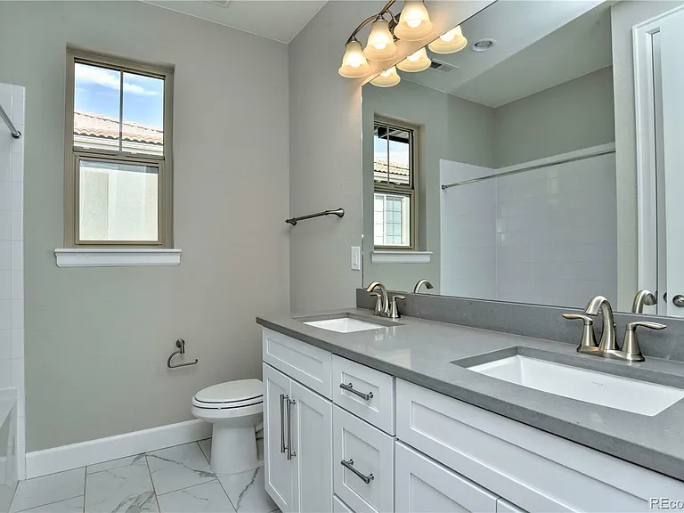6040 S Olive Ct — Photo 17