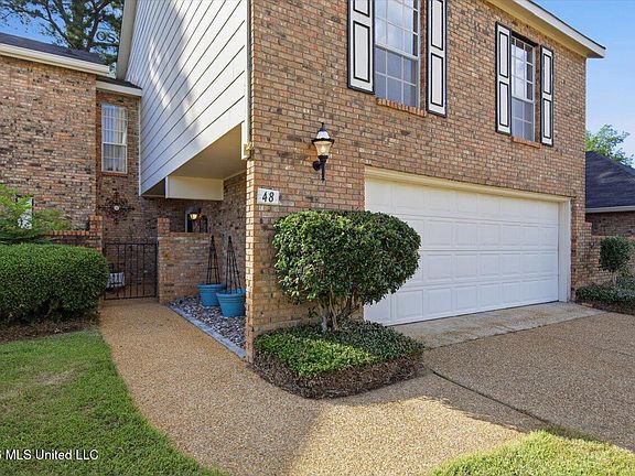 3rd image of 48 Roundtree Cir