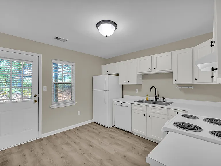 100 Woodstone Dr #7 — Photo 20