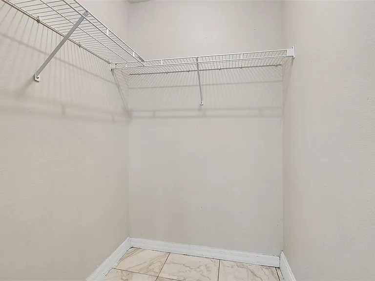810 Valnera Ct — Photo 17