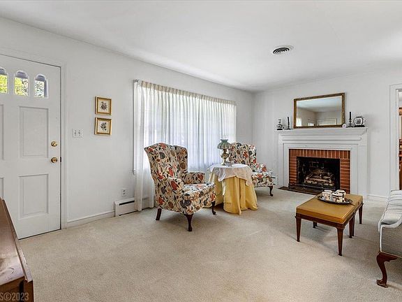5th image of 502 Country Club Dr SE