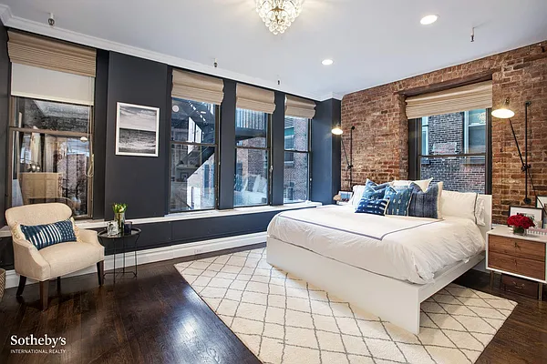 Sold by Sotheby's International Realty | media 6