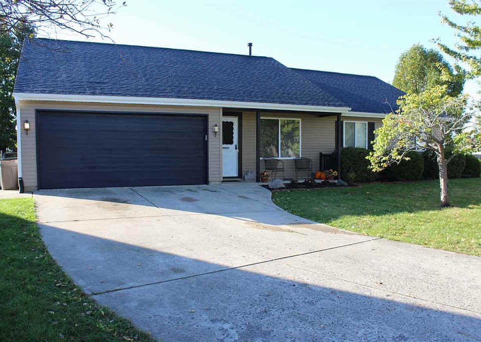 1st image of 3909 Ginkgo Ct