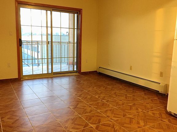 3rd image of 62 Tompkins Ave #2R
