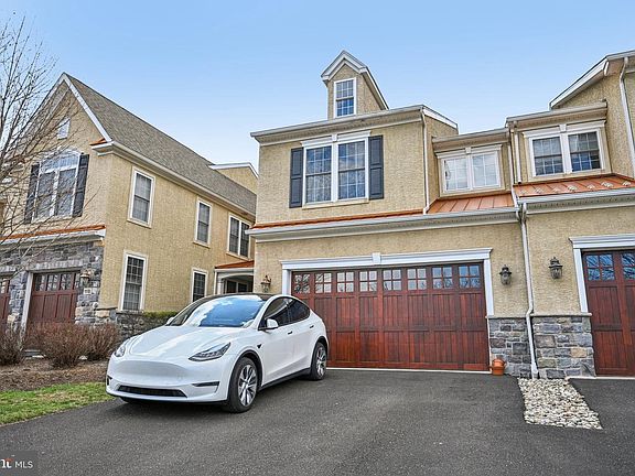 2nd image of 117 Carriage Ct