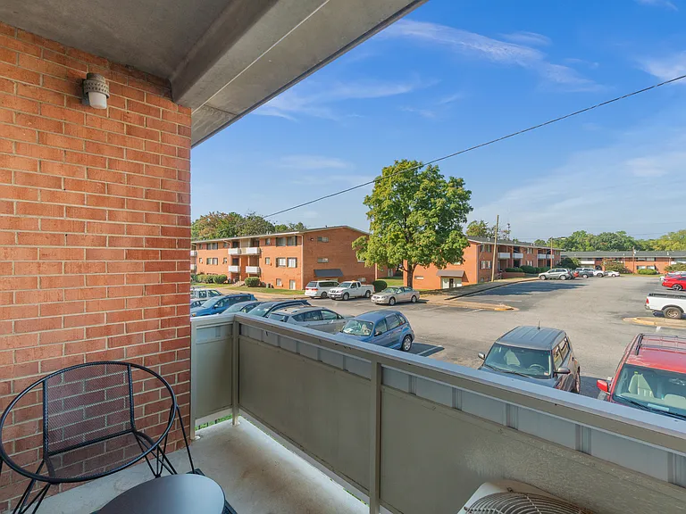 404 Rivertowne Apartment Homes — Photo 10