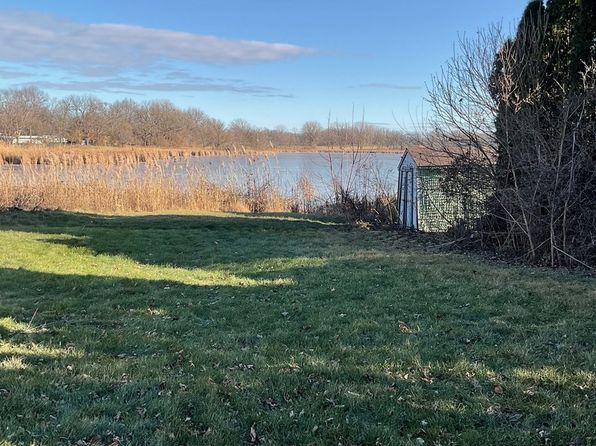 252 Misty Rdg, Lakemoor, IL 60051