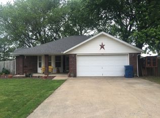 775 Bloomfield St, Gentry, AR 72734