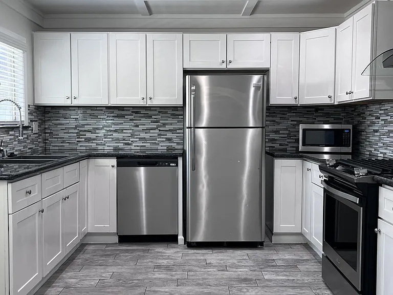 1325 Manhattan Beach Blvd #H — Photo 8