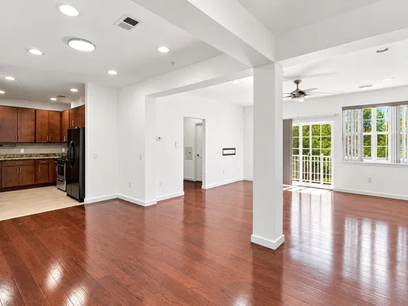 324 Pond Ln #324, Piscataway, NJ 08854