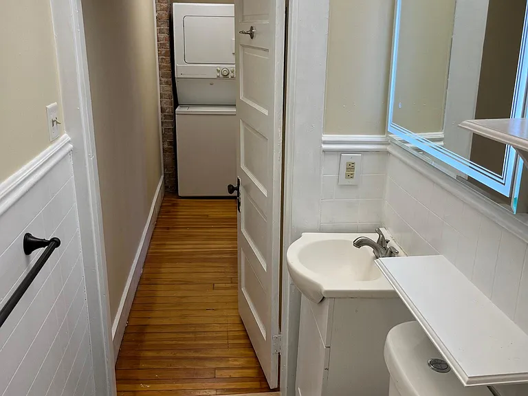 242 Congress Ave #1 — Photo 11