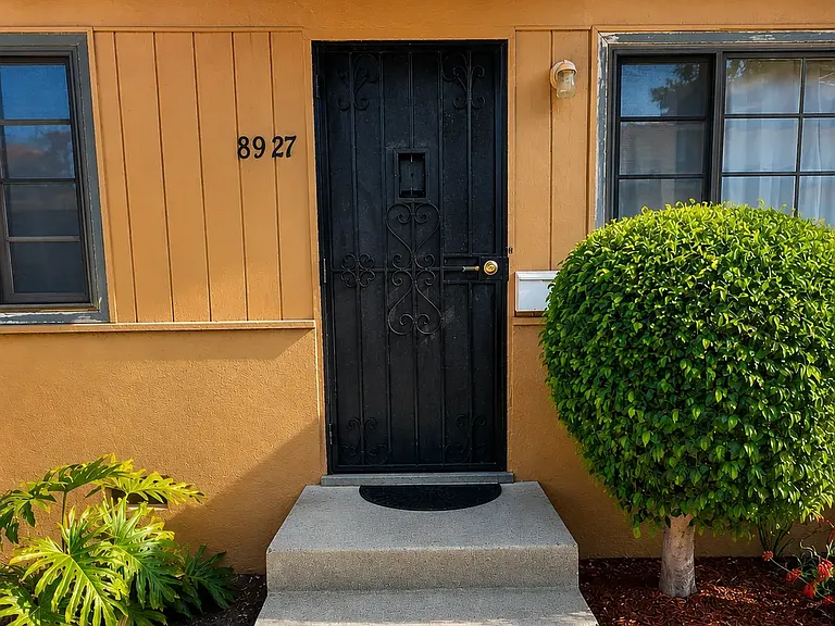8927 Reading Ave — Photo 1