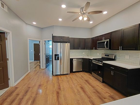5th image of 432 E 45th Pl