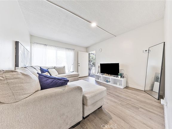 4th image of 1122 W Huntington Dr Unit 7