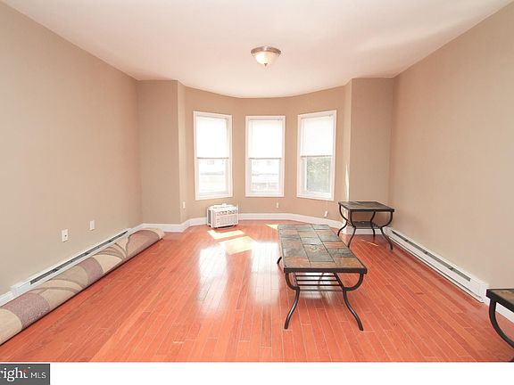 3rd image of 105 S Peach St Unit B