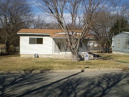 1st image of 909 S 6th St
