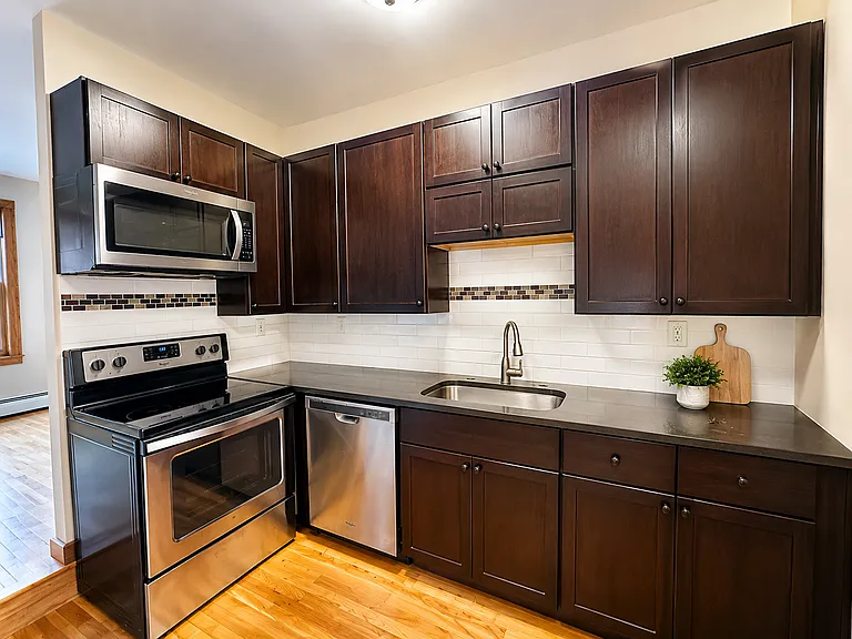 Emerson Manor Flats — Photo 15