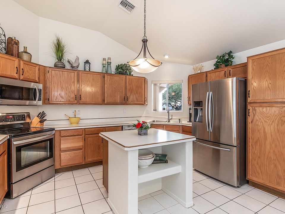 1st image of 10755 N Ridgewind Ct