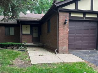41 Parkplace Rd W, Allen Park, MI