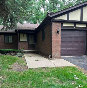 41 Parkplace Rd W, Allen Park, MI, 48101