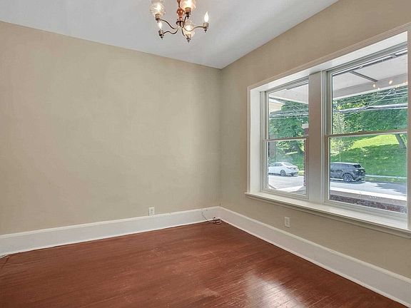 4th image of 124 Dubois St APT 1
