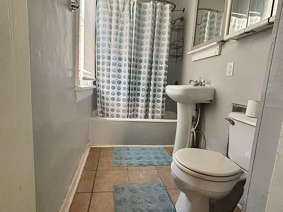 5th image of 708 Bancroft St