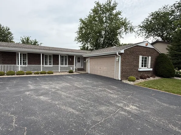 1191 Holly Ct, Bradley, IL 60915