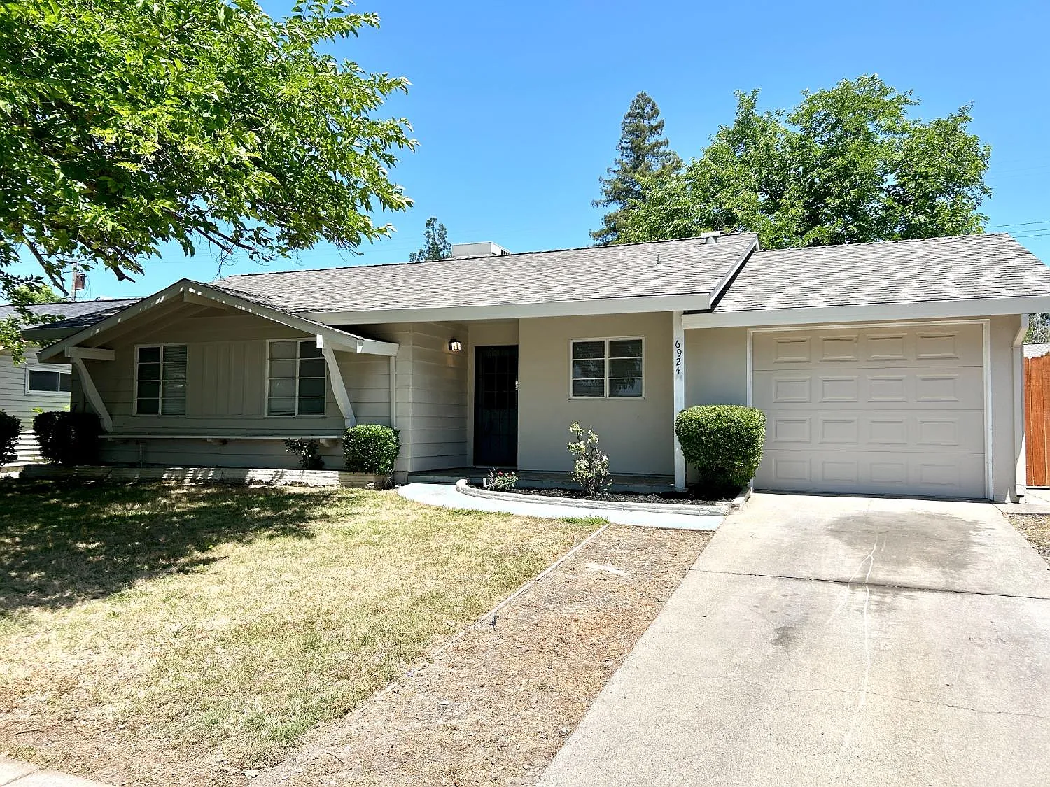 6924 Gillingham Way photo 1