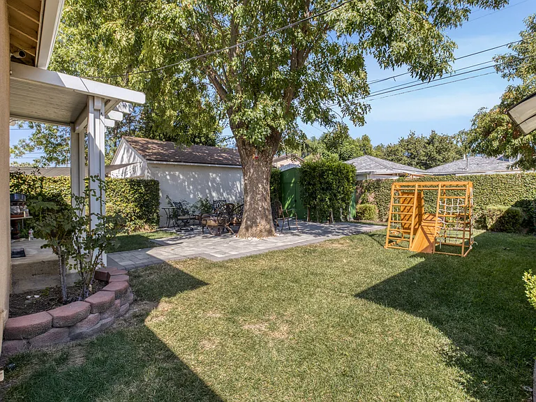 6504 Hesperia Ave — Photo 4