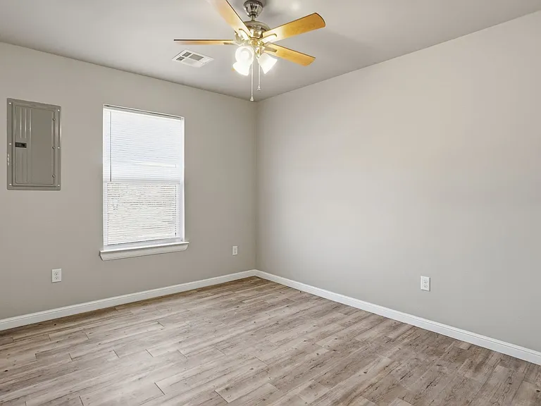 207 W C Ave — Photo 13