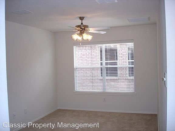 3rd image of 1121 Jamie Dr