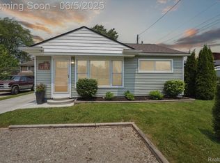26905 S River Rd, Harrison Township, MI 48045