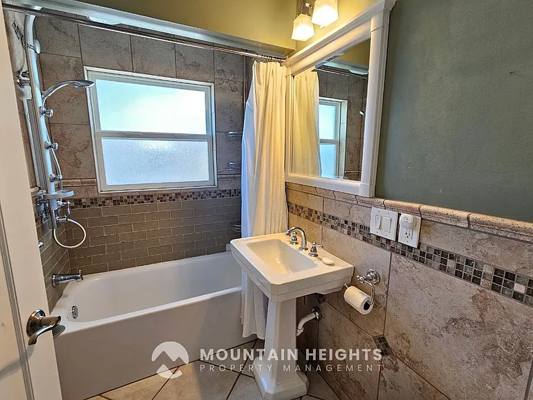 2473 S Hartford St — Photo 15