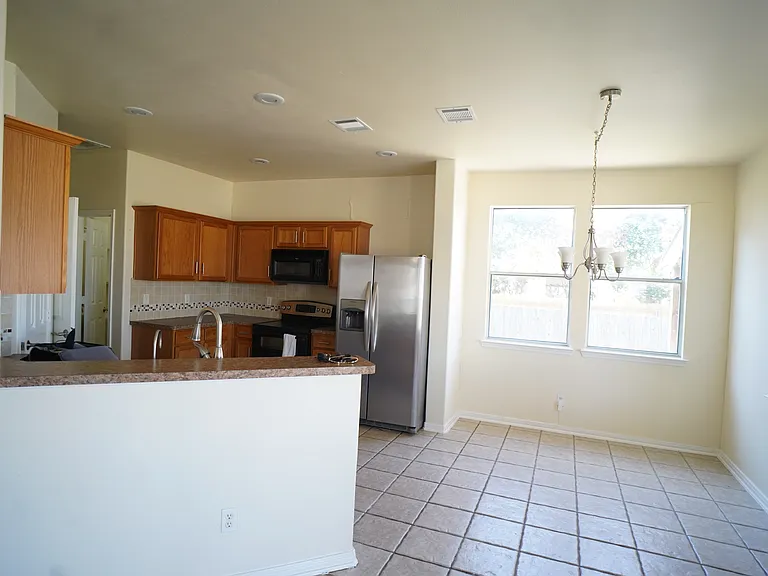 307 Spring Mdw — Photo 8