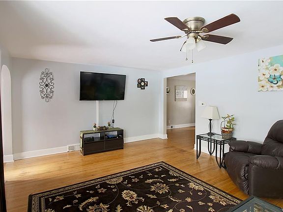 4th image of 158 Northwood Dr