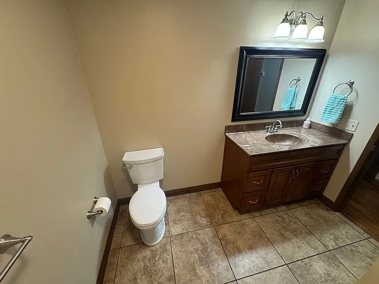 605 E Maplewood St — Photo 10
