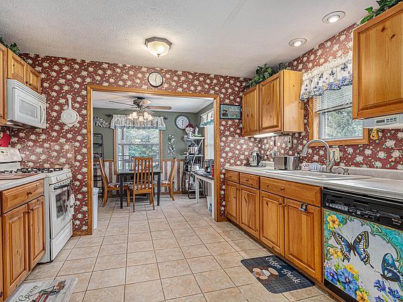 4th image of 33858 Bertrand St