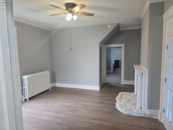 3rd image of 831 Decatur St