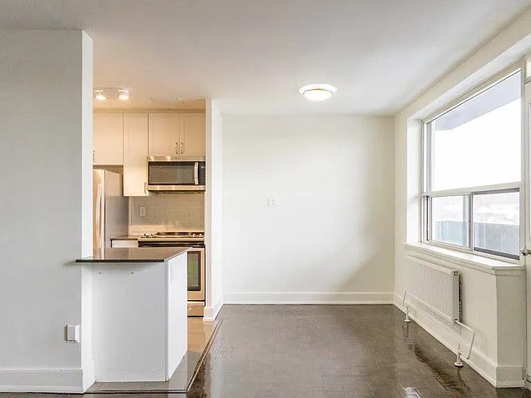 2220 Weston Rd — Photo 4