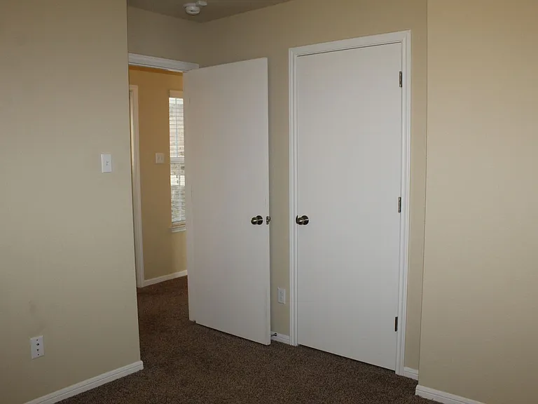 1104 Jamestown Dr — Photo 18