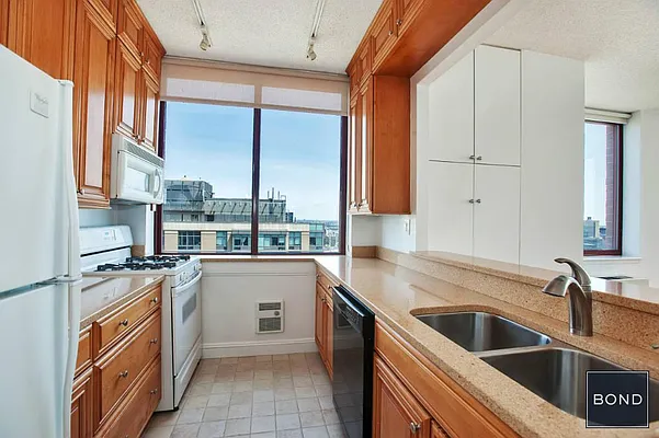 Sold by Bond New York | media 23