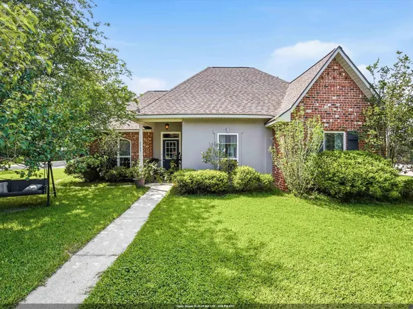 2047 Falconcrest Dr, Denham Springs, LA 70726