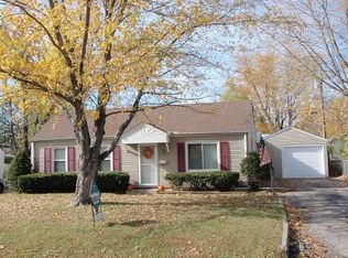 2913 N Village Dr, Peoria, IL 61604