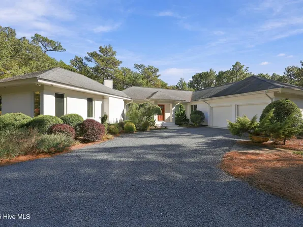 300 Lake Forest Drive SW, Pinehurst, NC 28374