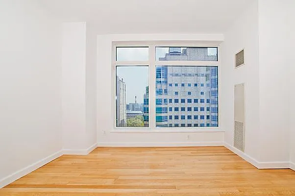 Rented by Siderow Residential Group | media 2