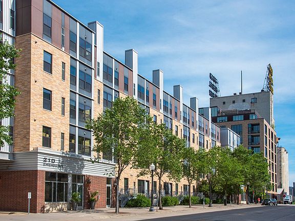 Attractive Five-Story Building