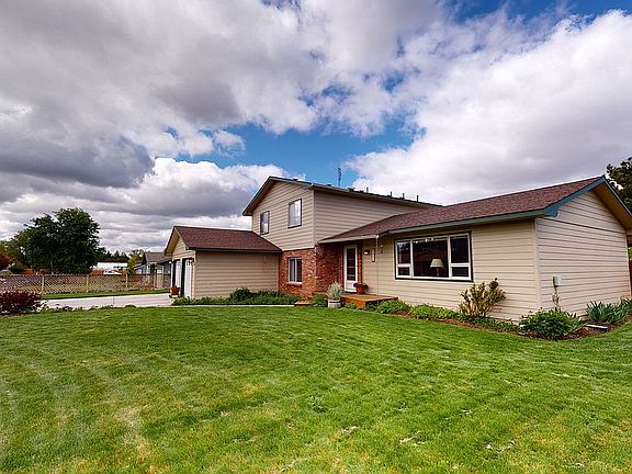2nd image of 3073 NE Tennessee Ln