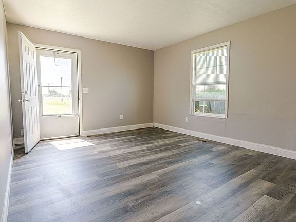 3rd image of 100 Heritage Cir #144