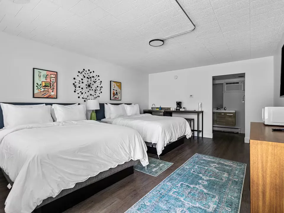 121 Munson Ave #10