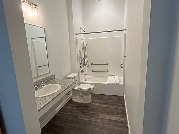 5th image of 885 Douglas St #103